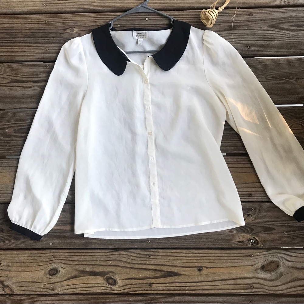 Cream top with black collar VERY Chanel! 🎯🚨SOLD🚨🚨🎯no longer available!